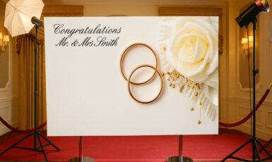 Печать баннера для фотозоны "Congratulation Mr. & Ms. Smith" по цене от 200 руб/м2, заказать дешево в Москве🔥