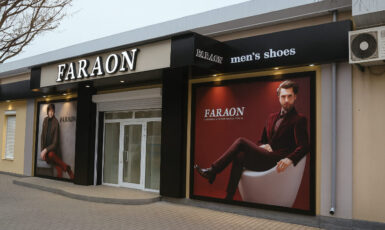 Печать баннера для магазина одежды "Faraon" по цене от 200 руб/м2, заказать дешево в Москве🔥