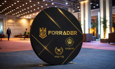 Печать круглого баннера для компании "Forrader" по цене от 200 руб/м2, заказать дешево в Москве🔥