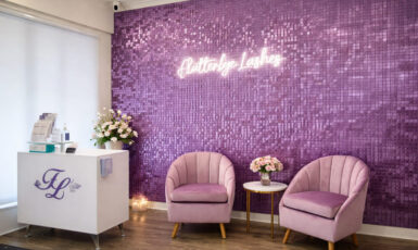 Изготовление фотозоны для салона красоты "Alutterbuy Lashes" по цене от 200 руб/м2, заказать дешево в Москве🔥