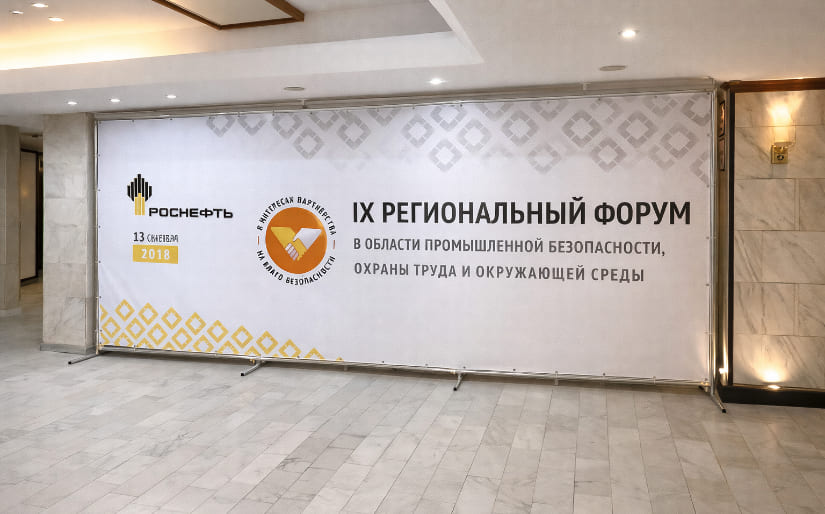 Изготовление стендов - На стойках