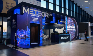 Изготовление стенда на ВДНХ для компании по производству лифтов "Meteor" по цене от 200 руб/м2, заказать дешево в Москве🔥