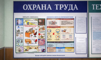 Изготовление стенда "Охрана труда" для строительной компании по цене от 200 руб/м2, заказать дешево в Москве🔥