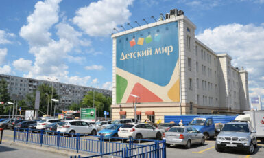 Печать брандмауэра для магазина "Детский Мир" по цене от 200 руб/м2, заказать дешево в Москве🔥