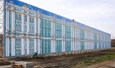 Печать фальшстены для исторического здания по цене от 200 руб/м2, заказать дешево в Москве🔥