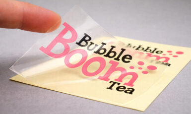 Печать наклеек на пленке для кафе "Bubble Boom Tea" по цене от 200 руб/м2, заказать дешево в Москве🔥