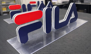 УФ Печать на оргстекле для бренда "Fila" по цене от 200 руб/м2, заказать дешево в Москве🔥